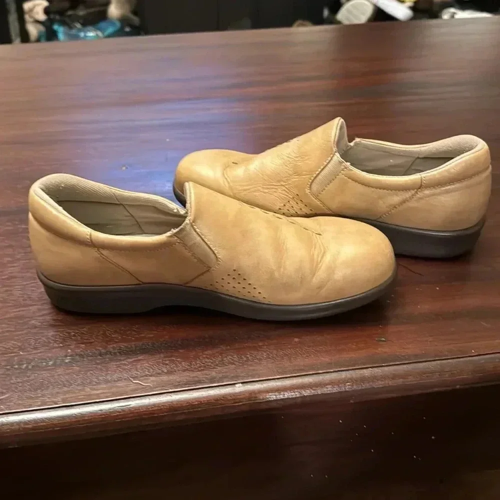 SAS tan women’s slip on flats size 7.5M